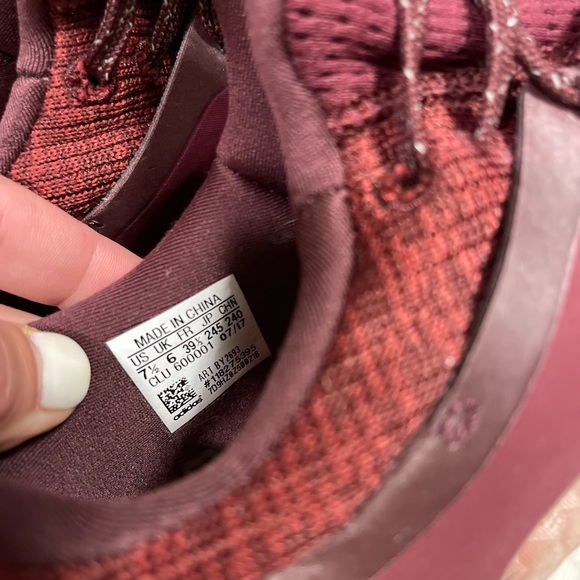 Adidas Tennis Shoes - Maroon size 7.5 - like new - Picture 5 of 5